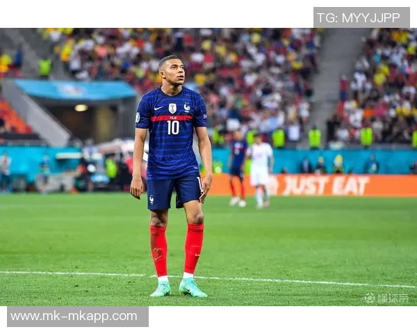 姆巴佩职业生涯进球数突破400大关罗马诺社交媒体祝贺海报引关注