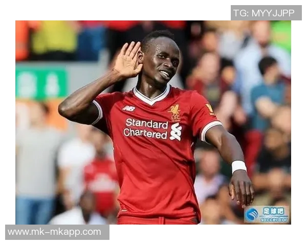 加利在热身时专注分析对手站位球迷欢呼未能分散他的注意力