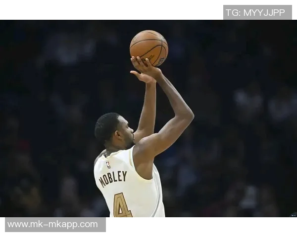 小莫布里表现起伏9投4中贡献14分6篮板6助攻1盖帽 小莫布里表现起伏9投4中贡献14分6篮板6助攻1盖帽