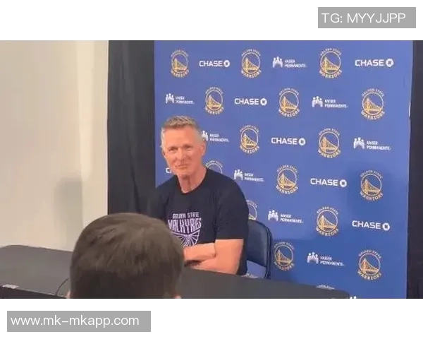 科尔强调稳健与基本功的重要性避免单手传球失误影响比赛表现